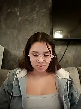 Snapshot of EmmaSulivan chatting on November 6, 12:39 pm EmmaSulivan online show from November 6, 12:39 pm