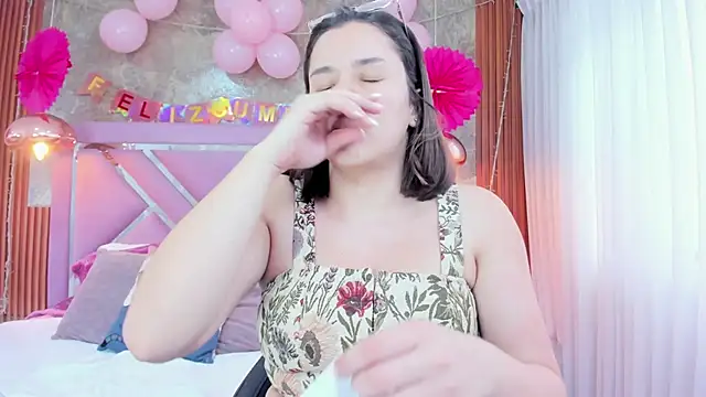 Snapshot of EmmaSulivan chatting on November 14, 2:27 pm EmmaSulivan online show from November 14, 2:27 pm