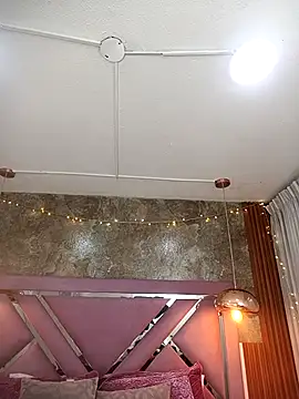 Snapshot of EmmaSulivan chatting on November 27, 11:34 am EmmaSulivan online show from November 27, 11:34 am