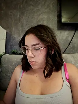 Snapshot of EmmaSulivan chatting on December 15, 7:07 pm EmmaSulivan online show from December 15, 7:07 pm