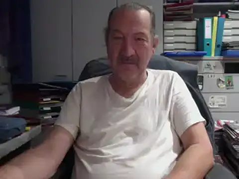 Snapshot of HMStraps01 chatting on December 6, 7:32 am HMStraps01 online show from December 6, 7:32 am