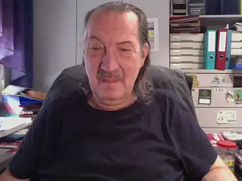 Snapshot of HMStraps01 chatting on January 17, 10:33 am HMStraps01 online show from January 17, 10:33 am