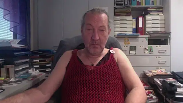 Snapshot of HMStraps01 chatting on December 5, 11:41 am HMStraps01 online show from December 5, 11:41 am