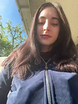 sexymelli18 online show from April 24, 7:44 am