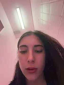 sexymelli18 online show from April 28, 8:19 am