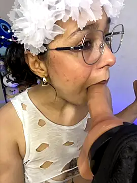 Emma Winslow online show from November 22, 5:28 am