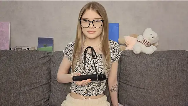 Snapshot of CarolinePepper chatting on May 24, 1:27 pm CarolinePepper online show from May 24, 1:27 pm