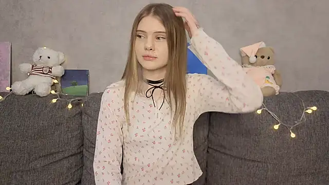 Snapshot of CarolinePepper chatting on May 28, 1:30 pm CarolinePepper online show from May 28, 1:30 pm