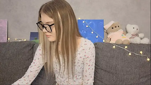 Snapshot of CarolinePepper chatting on June 3, 1:25 pm CarolinePepper online show from June 3, 1:25 pm