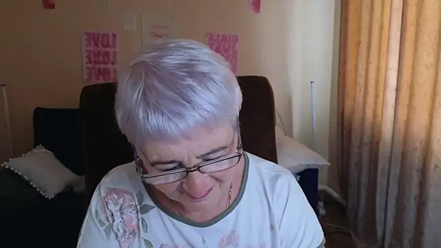 Sandra Snowflake online show from May 26, 5:03 am