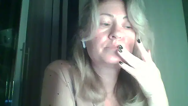 Snapshot of Mary888x chatting on March 5, 4:35 pm Mary888x online show from March 5, 4:35 pm