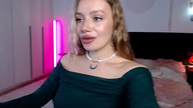 LunaticaBae online show from March 23, 4:16 am