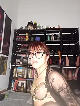 Snapshot of MirianaB chatting on December 16, 7:52 pm MirianaB online show from December 16, 7:52 pm