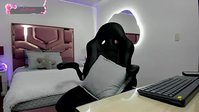 MollyCraft online show from February 21, 5:53 pm