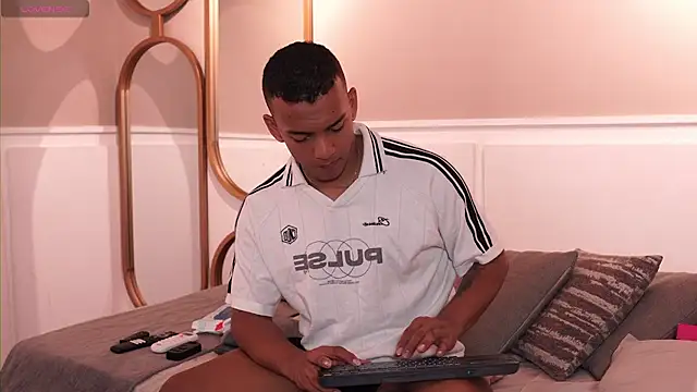 Rafa2004Cruz online show from June 21, 8:33 pm