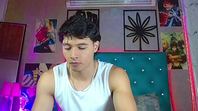 Snapshot of LiamAndrewzz chatting on June 21, 4:37 am LiamAndrewzz online show from June 21, 4:37 am