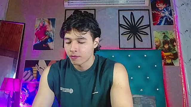 Snapshot of LiamAndrewzz chatting on July 22, 4:37 am LiamAndrewzz online show from July 22, 4:37 am