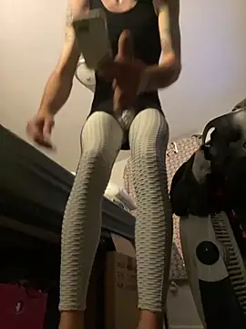 Snapshot of QueenM3 chatting on November 10, 3:27 am QueenM3 online show from November 10, 3:27 am