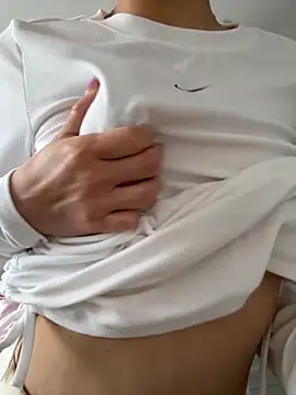 Snapshot of skybeatrice7 chatting on November 23, 7:24 pm skybeatrice7 online show from November 23, 7:24 pm