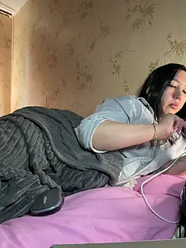 Snapshot of Naughtbaby_2025 chatting on May 6, 12:43 pm Naughtbaby 2025 online show from May 6, 12:43 pm