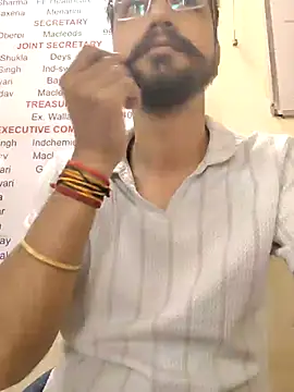 Snapshot of yourindianfellow chatting on May 1, 5:12 am yourindianfellow online show from May 1, 5:12 am