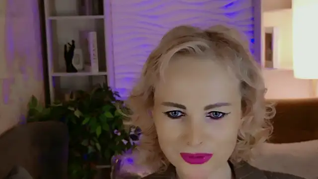 Snapshot of Sandra_Kind chatting on May 20, 5:35 am Sandra Kind online show from May 20, 5:35 am
