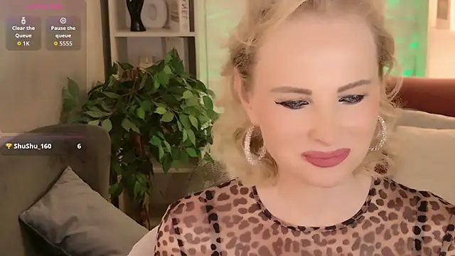 Snapshot of Sandra_Kind chatting on June 3, 5:32 am Sandra Kind online show from June 3, 5:32 am