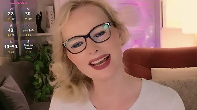Snapshot of Sandra_Kind chatting on July 12, 5:20 am Sandra Kind online show from July 12, 5:20 am
