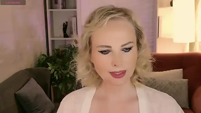 Snapshot of Sandra_Kind chatting on July 14, 5:23 am Sandra Kind online show from July 14, 5:23 am