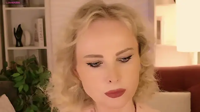 Snapshot of Sandra_Kind chatting on July 18, 5:22 am Sandra Kind online show from July 18, 5:22 am