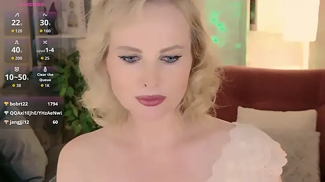 Snapshot of Sandra_Kind chatting on July 28, 11:17 am Sandra Kind online show from July 28, 11:17 am