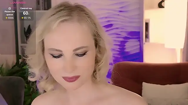 Snapshot of Sandra_Kind chatting on August 2, 5:39 am Sandra Kind online show from August 2, 5:39 am