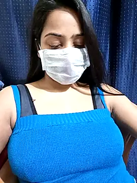 COZY ROZI online show from March 4, 6:50 pm