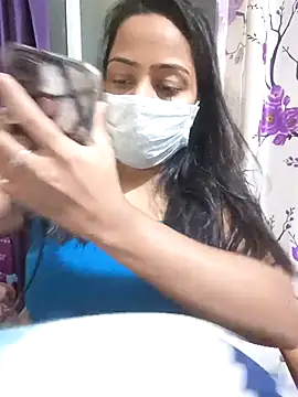 COZY ROZI online show from November 10, 4:17 pm