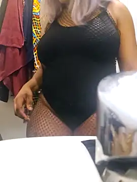 Snapshot of Louna45dv chatting on February 17, 7:53 pm Louna45dv online show from February 17, 7:53 pm