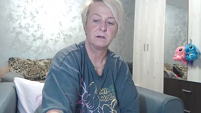 Snapshot of RosesandLillies chatting on October 27, 5:28 pm RosesandLillies online show from October 27, 5:28 pm