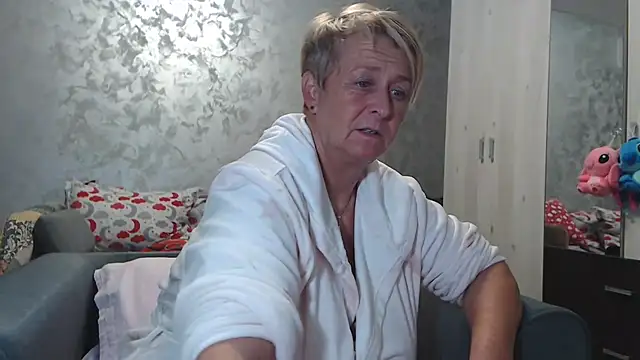 Snapshot of RosesandLillies chatting on November 6, 5:25 pm RosesandLillies online show from November 6, 5:25 pm