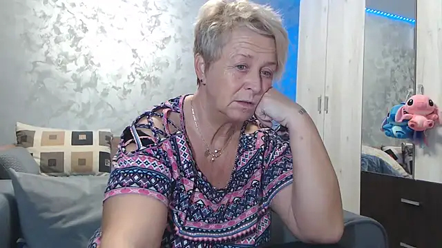 Snapshot of RosesandLillies chatting on November 13, 6:29 pm RosesandLillies online show from November 13, 6:29 pm