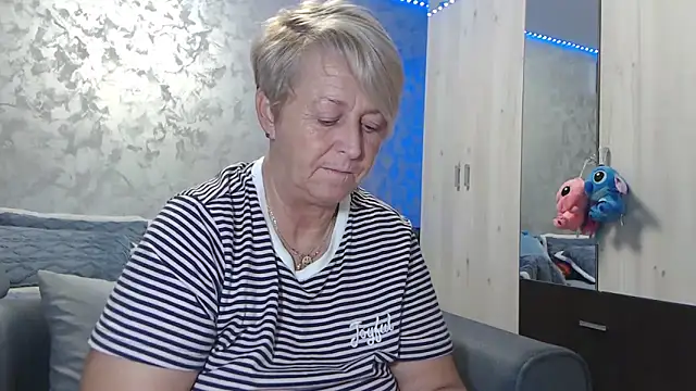 Snapshot of RosesandLillies chatting on November 20, 6:07 pm RosesandLillies online show from November 20, 6:07 pm