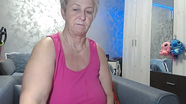 Snapshot of RosesandLillies chatting on November 23, 6:08 pm RosesandLillies online show from November 23, 6:08 pm