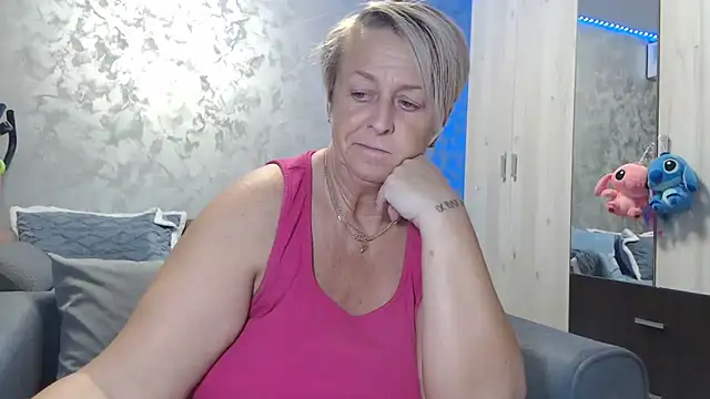 Snapshot of RosesandLillies chatting on November 25, 5:24 pm RosesandLillies online show from November 25, 5:24 pm