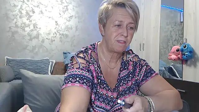 Snapshot of RosesandLillies chatting on November 28, 5:48 pm RosesandLillies online show from November 28, 5:48 pm