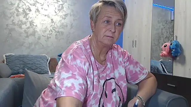 Snapshot of RosesandLillies chatting on November 29, 5:49 pm RosesandLillies online show from November 29, 5:49 pm