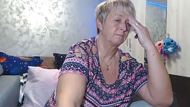 Snapshot of RosesandLillies chatting on December 14, 4:56 pm RosesandLillies online show from December 14, 4:56 pm