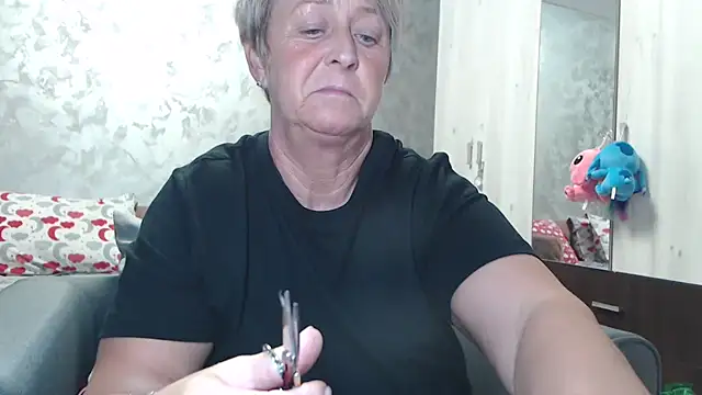 Snapshot of RosesandLillies chatting on December 18, 5:30 pm RosesandLillies online show from December 18, 5:30 pm