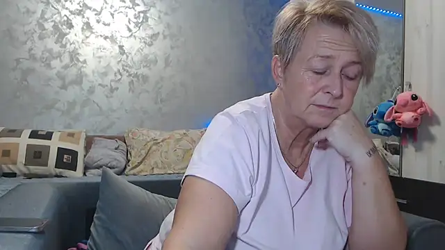 RosesandLillies online show from February 10, 5:28 pm