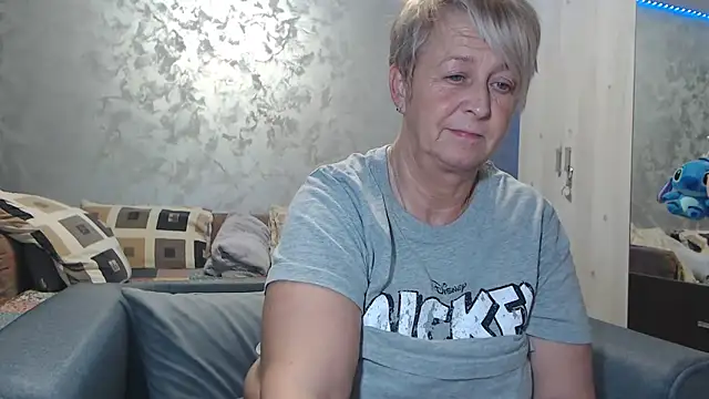 RosesandLillies online show from February 18, 6:15 pm