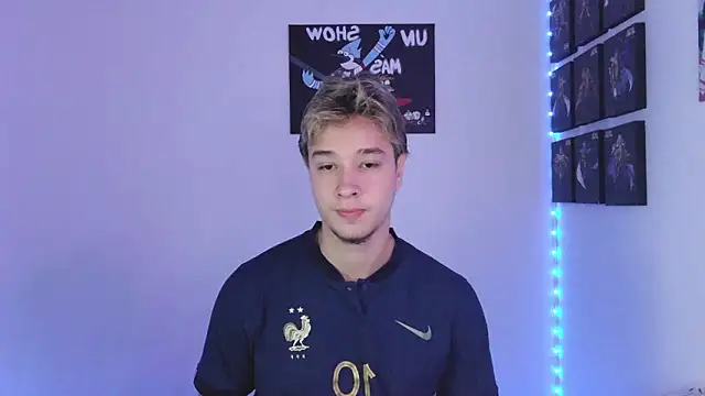 Snapshot of jack_walker190 chatting on October 4, 7:01 pm jack walker190 online show from October 4, 7:01 pm