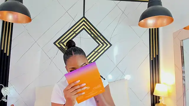 Snapshot of EmilyDiaaz chatting on December 20, 12:45 pm EmilyDiaaz online show from December 20, 12:45 pm