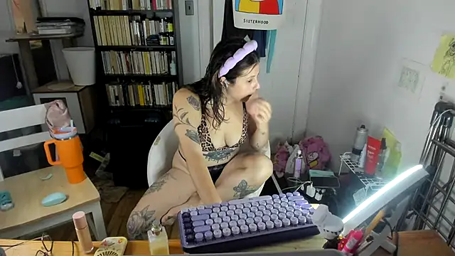 Snapshot of Rosiee69_ chatting on October 11, 6:28 pm Rosiee69 online show from October 11, 6:28 pm